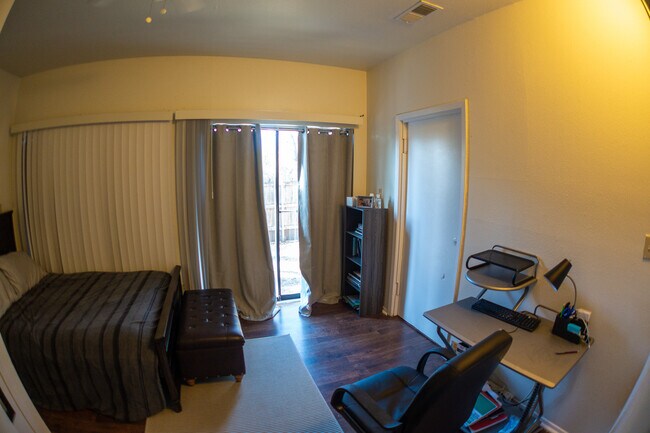 Foto del edificio - 3102 Cedar St