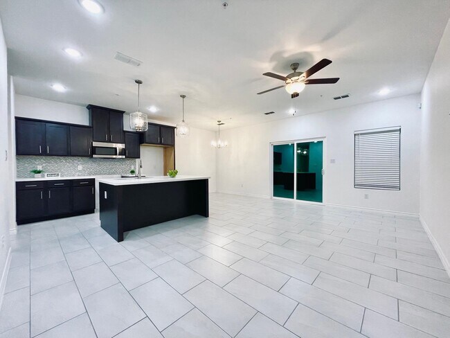 Building Photo - 9922 Borna