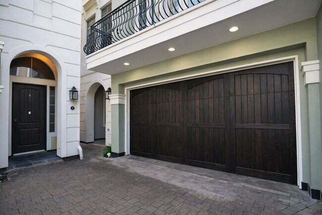 Foto del edificio - 1818 Binz St