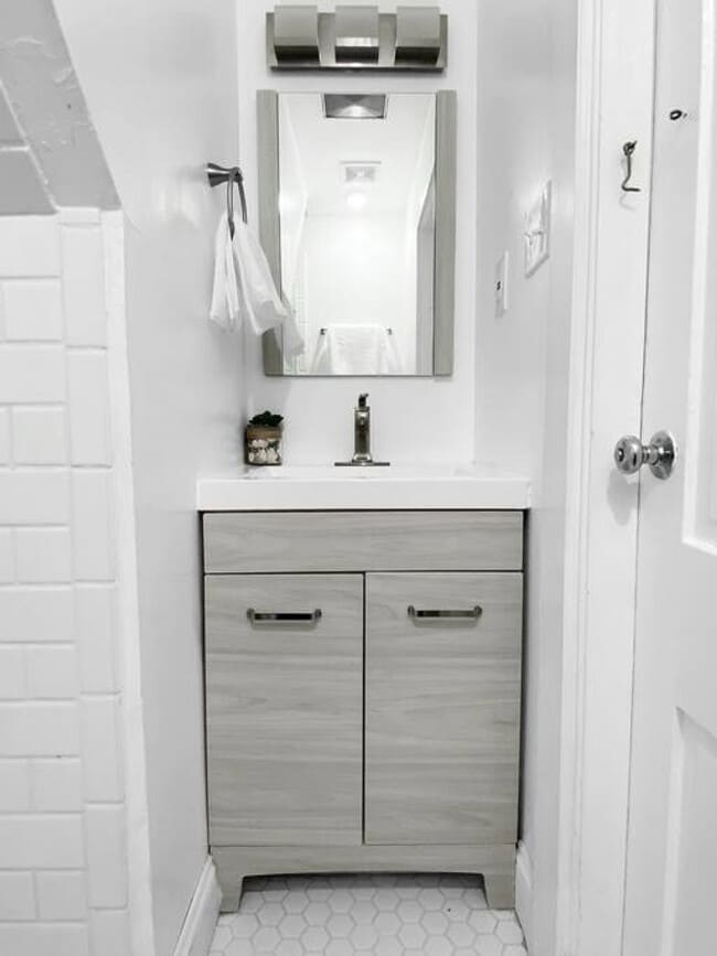 Building Photo - 1245 Martin Dr