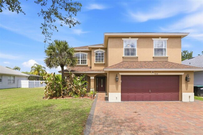 Building Photo - 824 Lake Biscayne Way