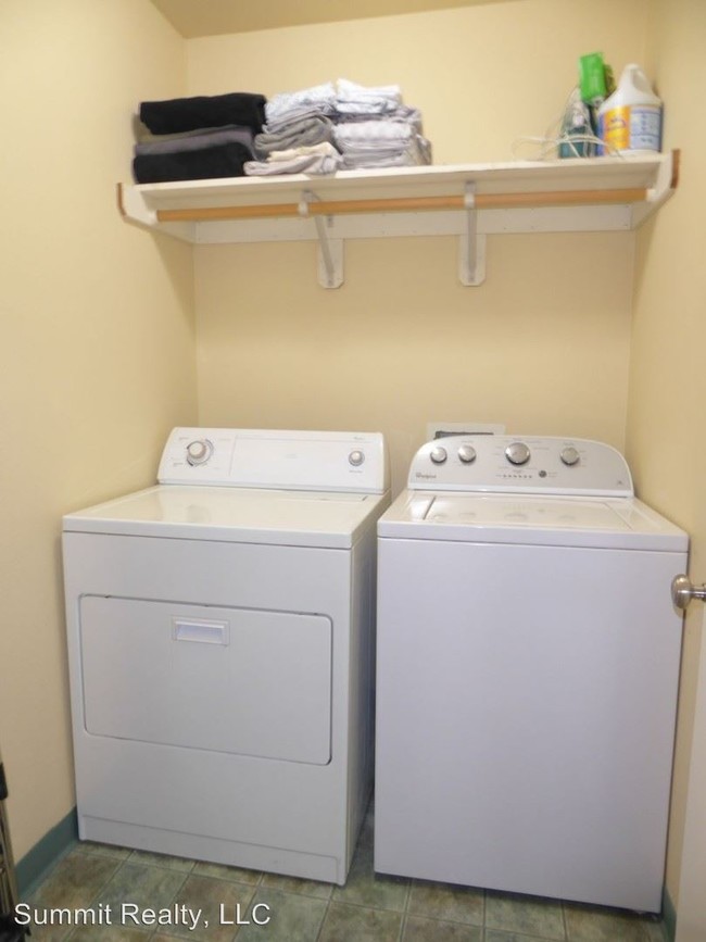 Building Photo - 2 br, 1 bath House - 359 So Franklin  Apt 1
