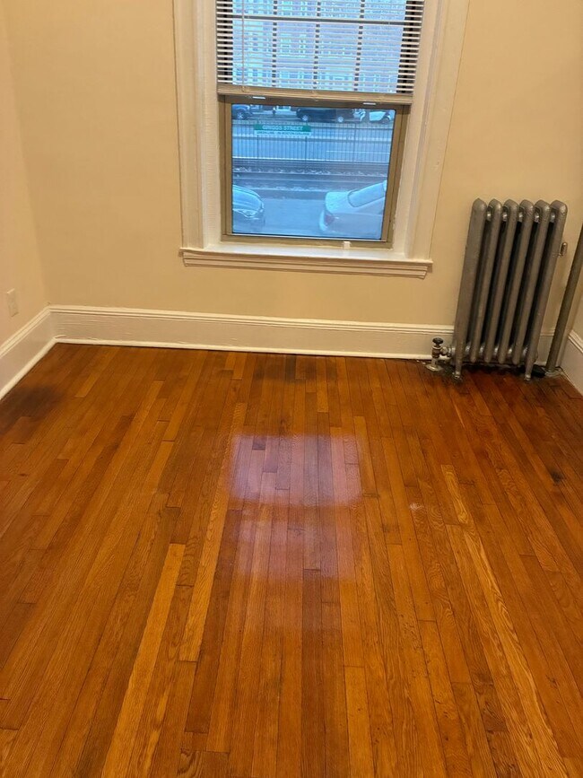 Foto del edificio - Nicely located 1 bed with heat and water i...