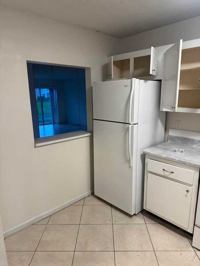 Building Photo - 9949 Sandalfoot Blvd