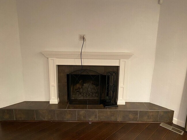 Building Photo - 3034 W Mill Creek Dr
