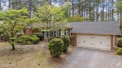 Building Photo - 185 Pine Ridge Dr