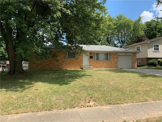 Building Photo - 5 Whitewood Ct