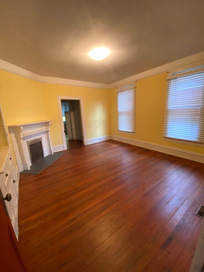 tall ceilings - 1353 La France St NE