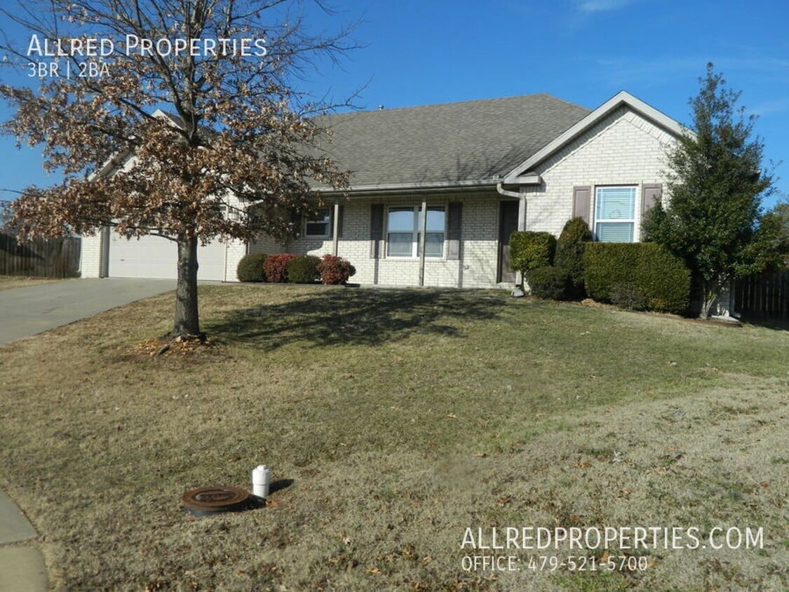 Fall Into Your New Home! 3 Bed, 2 Bath in ... - Fall Into Your New Home! 3 Bed, 2 Bath in ...