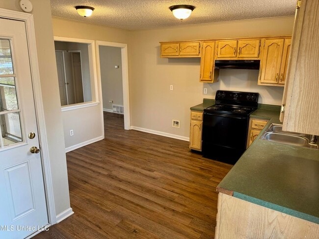 Photo - 8241 Ashbrook Dr House