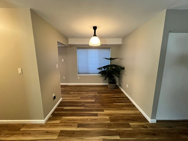 Building Photo - First Floor, 3 BR Condo in the Private Qua...