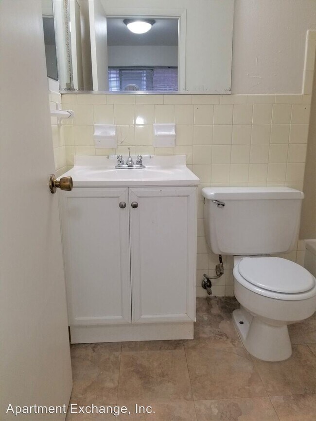 Building Photo - 2144 Yale Ave