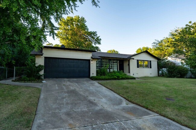 Foto del edificio - Beautifully Redone 3 Bedroom House! Availa...