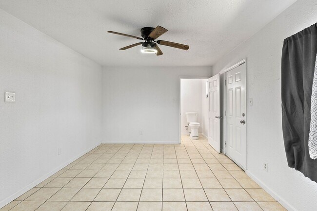 Foto del edificio - HOUSING VOUCHERS ACCEPTED