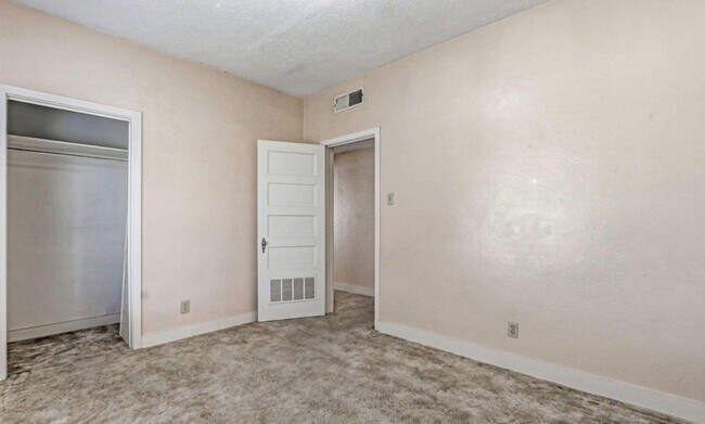 Building Photo - 141 Davis Dr