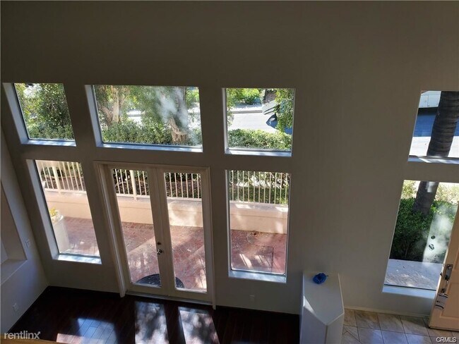 Building Photo - 3 br, 3 bath Townhome - 1904 Caminito de l...