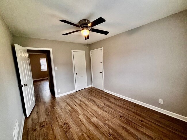Building Photo - Newly Renovated 2 bedroom in Fairborn!
