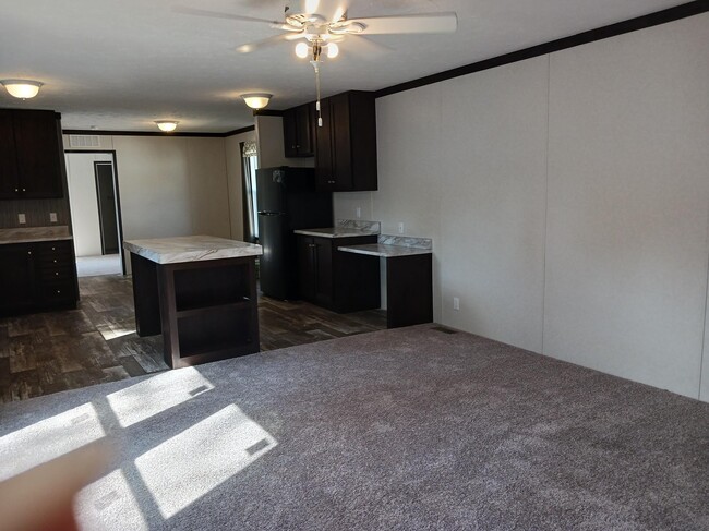 Building Photo - 58 Violet Dr