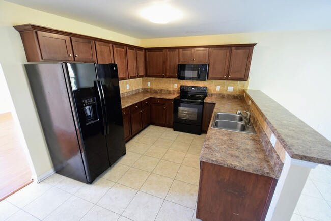 Building Photo - Highgrove at Anderson Creek