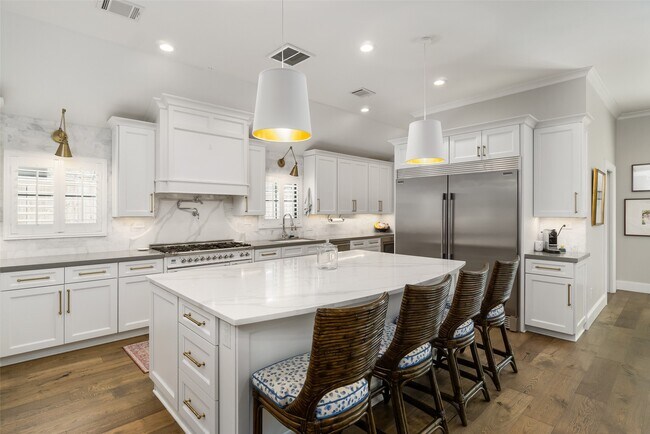 Foto del edificio - 815 Thornvine Ln