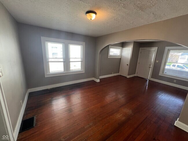 Foto del edificio - 896 N Gladstone Ave