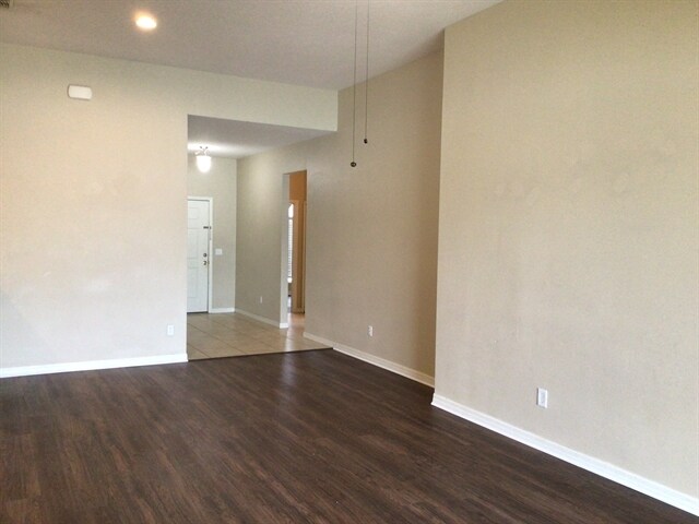 Foto del edificio - 607 Arbor Pointe Ave