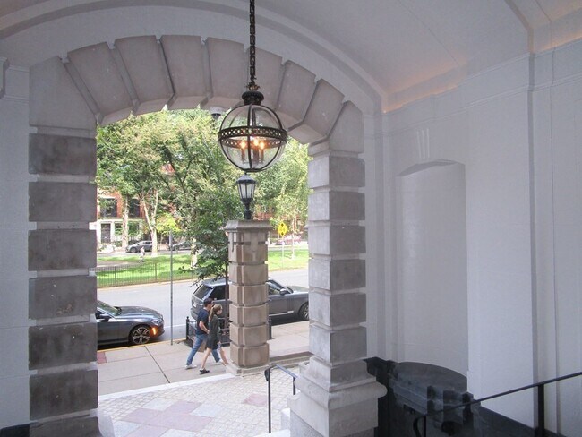 Foto del edificio - 390 Commonwealth Ave