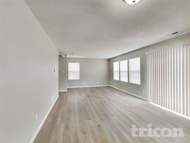 Building Photo - 824 Daybreak Dr