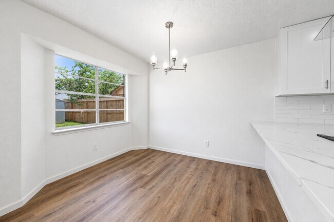 Building Photo - 6526 Lynngate Dr