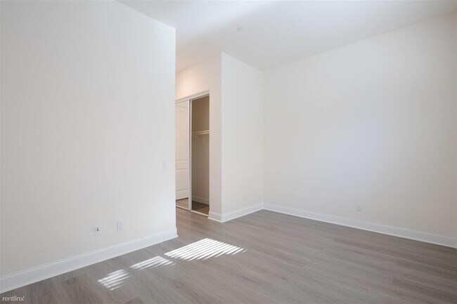 Building Photo - 5 br, 3 bath House - 24782 Melrose Drive