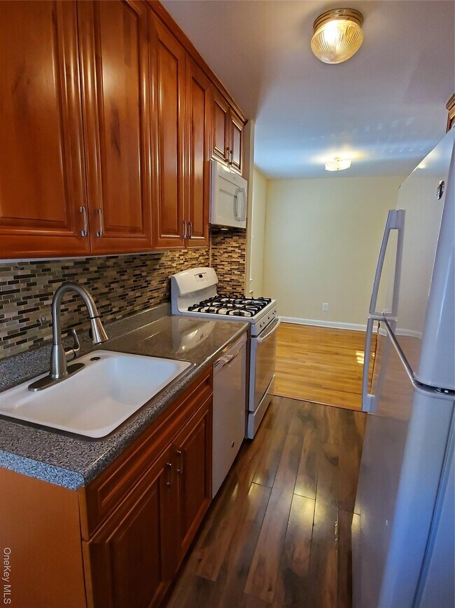 Building Photo - 60-46 69th Pl