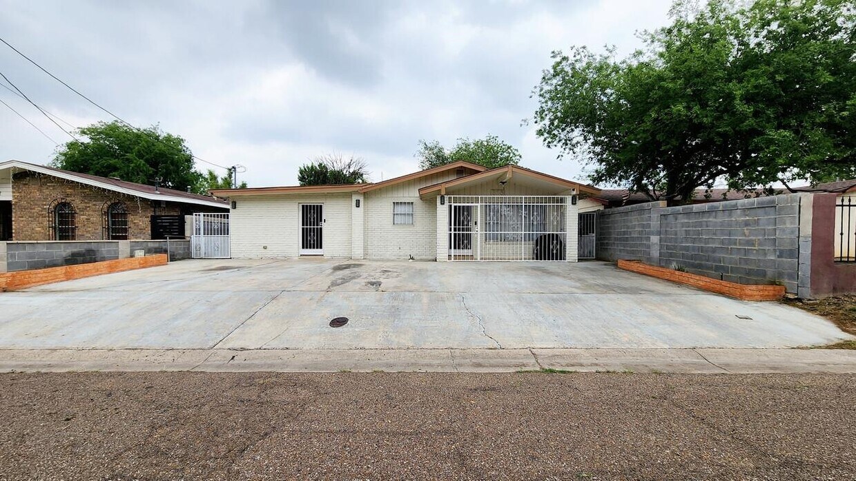 318 E Cherry Ln, Laredo, TX 78041 - House Rental in Laredo, TX ...