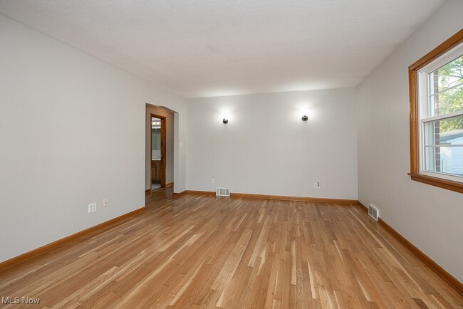 Building Photo - 1040 Bertha Ave