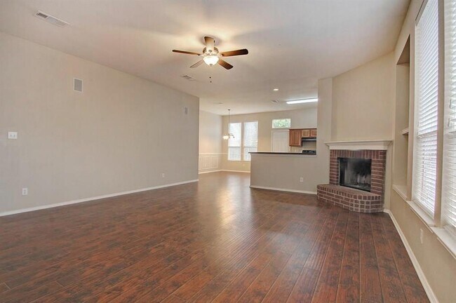 Building Photo - 525 Port Arthur Dr