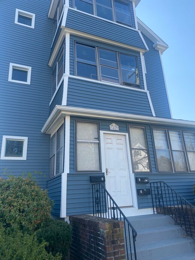 Foto del edificio - 1467 Corbin Ave