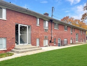 Building Photo - 2835 S Burdick St