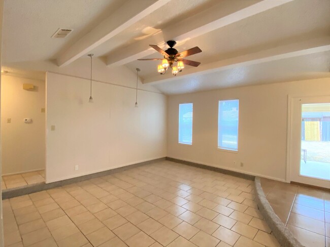 Building Photo - MOVE IN SPECIAL 1/2 OFF FIRST MONTH RENT *...