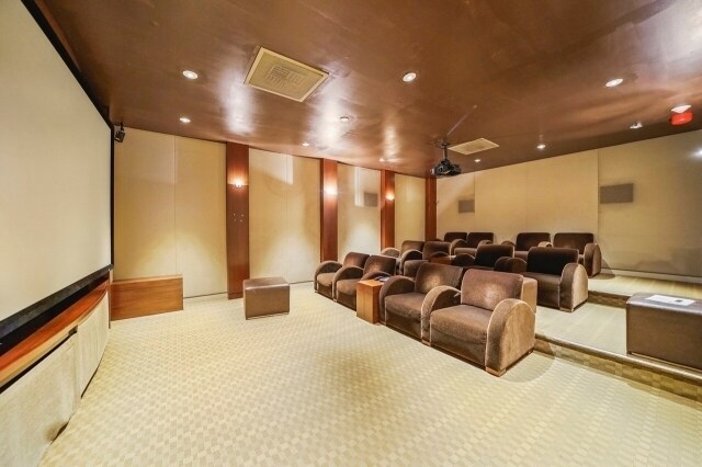 Foto del edificio - 655 W Irving Park Rd