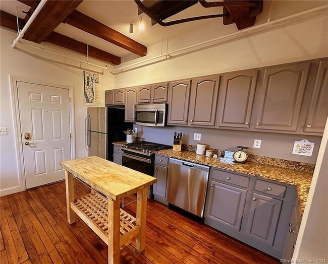 Building Photo - 145 Canal St E