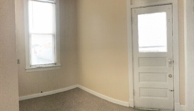 Building Photo - 610 Southern Ave
