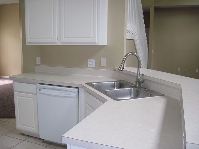 Building Photo - 1407 Swan Ct