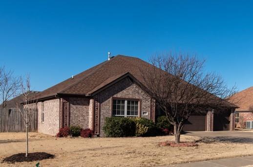 Building Photo - 3900 SW Hollowbrook St