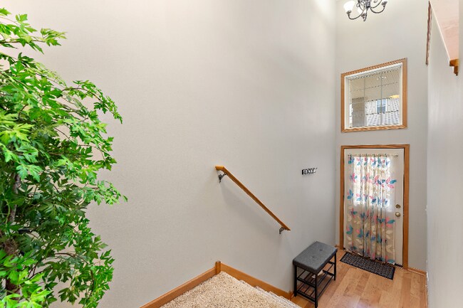 Building Photo - 11769 Emery Village Dr N