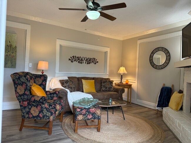 Living room with sofa sleeper - 718 Dogwood Hill Ln