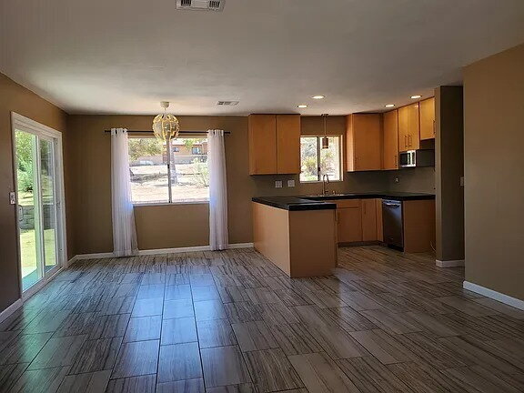 Building Photo - 60353 Latham Trail