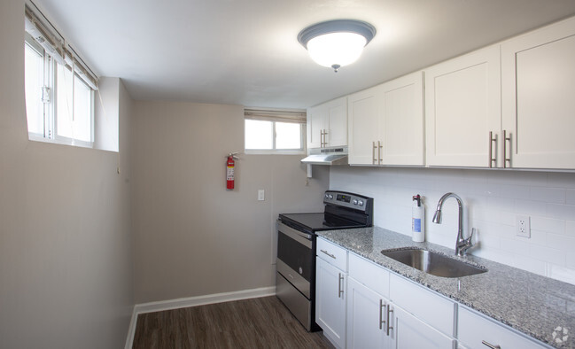 Kitchen - Powhattan Village Apartments