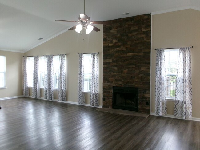 Foto del edificio - 4 bedroom, 3 bath home in Surfside Beach Club