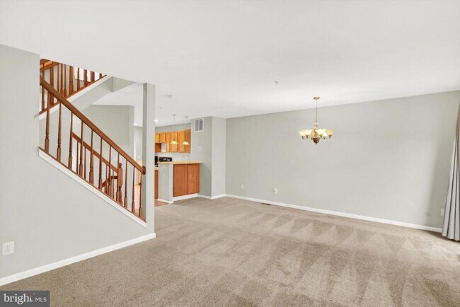 Building Photo - 6 Carob Ct