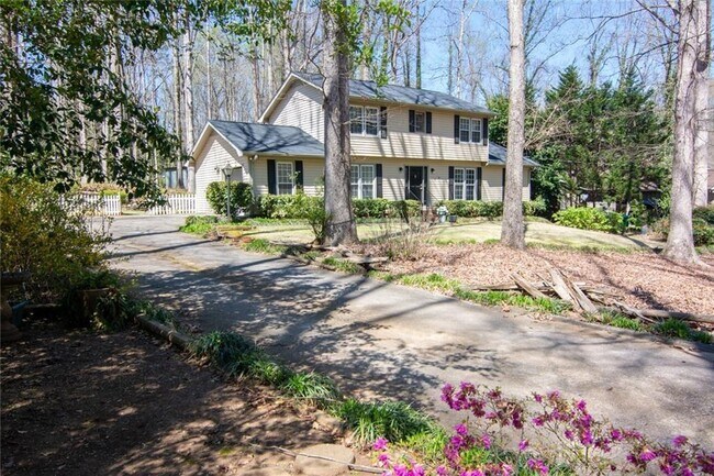 Building Photo - 1109 Timberland Dr SW