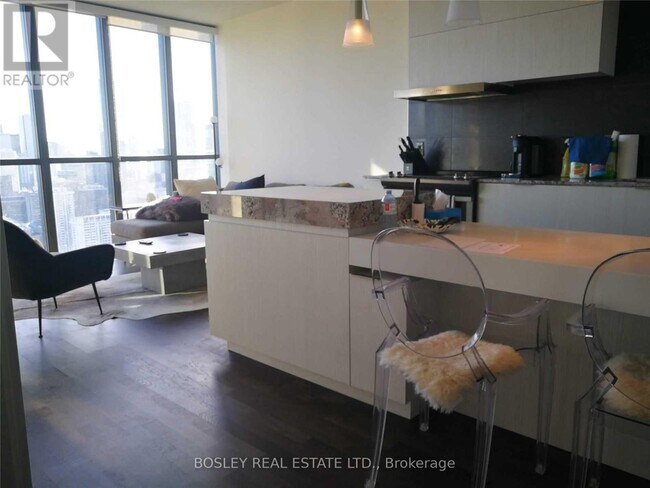 Photo du bâtiment - 101 Charles St E